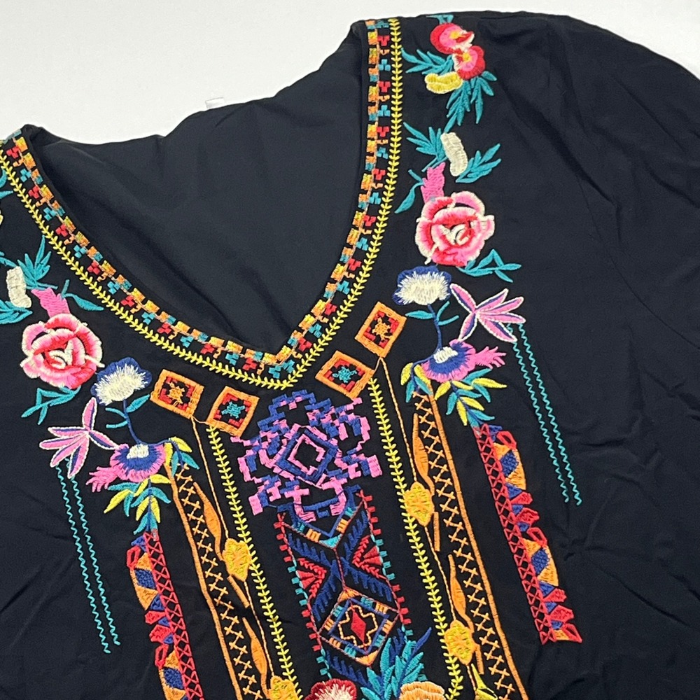 Embroidered Floral V-Neck Blouse Size M Black 3/4 Sleeve Shirt Boho Peasant Top
